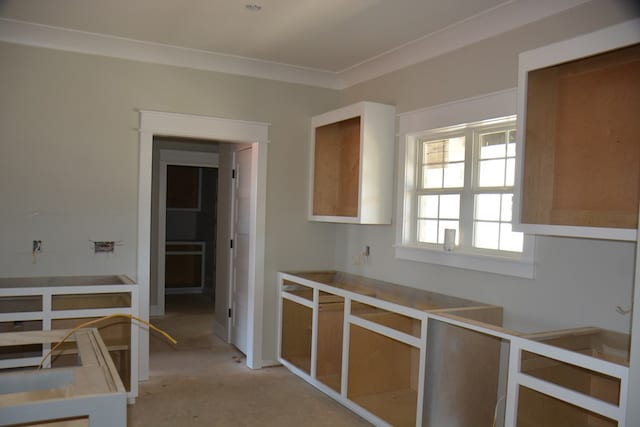 kitchen featuring ornamental molding