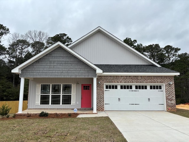 view of front facade with a garage and a front yard