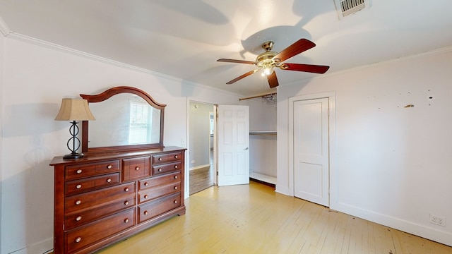 bedroom featuring crown molding, ceiling fan, and light hardwood / wood-style flooring