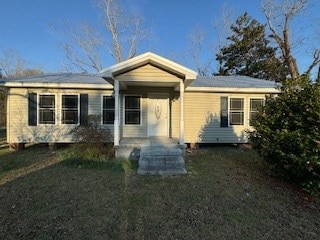 view of front of house with a front lawn