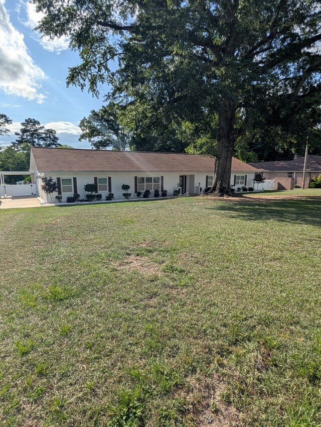 2302 Stonebridge Rd, Dothan, AL 36301 - ranch-style home featuring a front yard