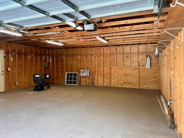 6 Woodmere Dr, Dothan, AL 36305 - garage featuring a garage door opener