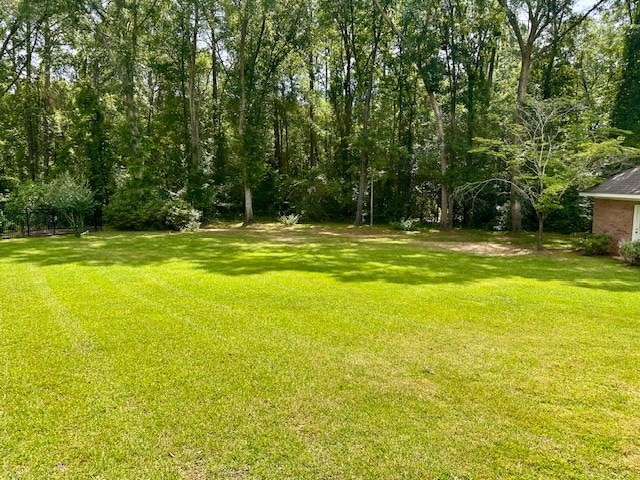 6 Woodmere Dr, Dothan, AL 36305 - view of grassy yard
