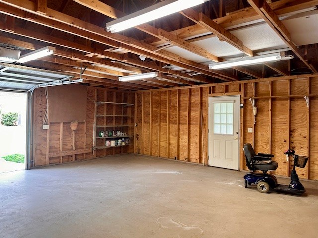 6 Woodmere Dr, Dothan, AL 36305 - view of garage
