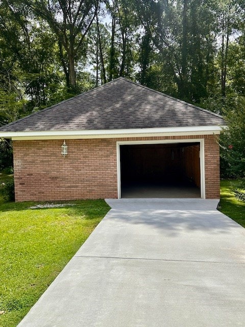 6 Woodmere Dr, Dothan, AL 36305 - garage with concrete driveway