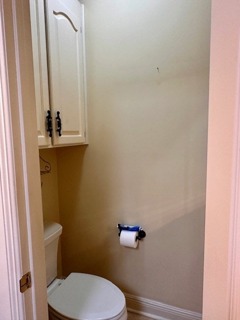 6 Woodmere Dr, Dothan, AL 36305 - bathroom with toilet and baseboards