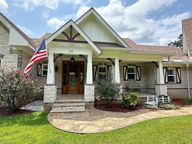 craftsman house featuring a porch and a front yard