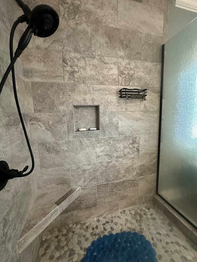 bathroom featuring tiled shower