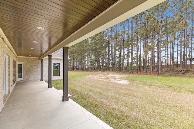 view of yard featuring a patio