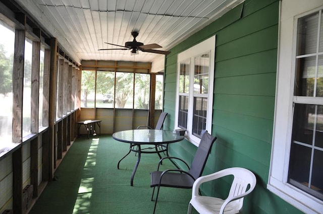 sunroom featuring ceiling fan