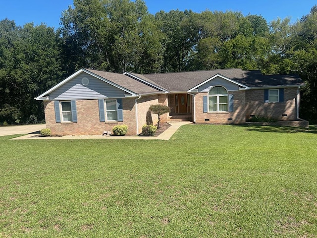 ranch-style home featuring a front lawn