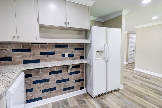 382 Timbers Dr, Dothan, AL 36301 - kitchen featuring white appliances, crown molding, baseboards, light wood-style floors, and tasteful backsplash