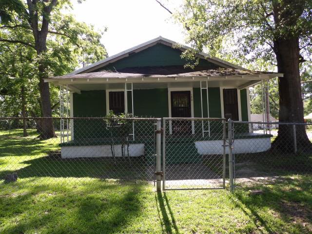 201 Ruth St, Dothan, AL 36303 - back of property with a gate