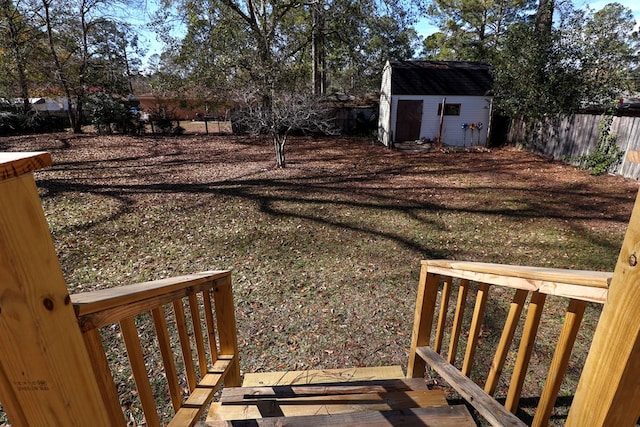 view of yard featuring a storage shed