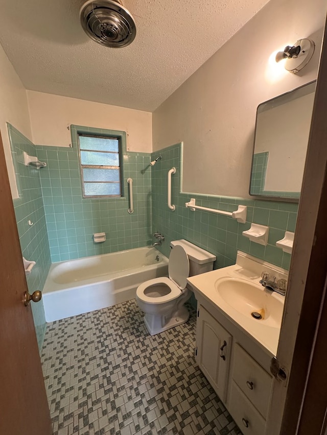 530 Pleasant Grove Rd, Ashford, AL 36312 - bathroom featuring shower / washtub combination, tile walls, tile patterned floors, vanity, and a textured ceiling