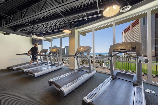 exercise room featuring baseboards