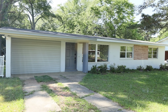 ranch-style home with a front yard