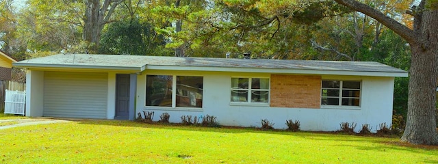 view of front of house featuring a front yard