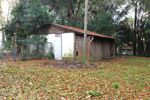 view of outbuilding featuring a yard