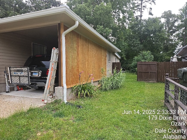 179 Dixie Dr, Ozark, AL 36360 - view of side of home with dirt driveway and a carport