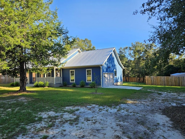 view of front facade featuring a front yard and a garage