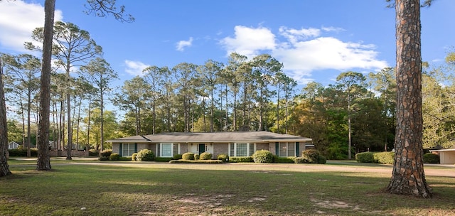 ranch-style home featuring a front yard