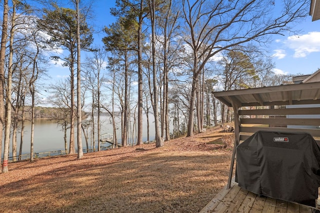 view of yard featuring a water view