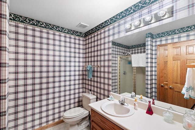 876 Boat Landing Rd, Gordon, AL 36343 - bathroom featuring a shower with shower curtain, wallpapered walls, toilet, and vanity