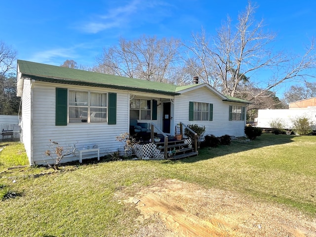 view of front of property featuring covered porch, a front yard, and fence