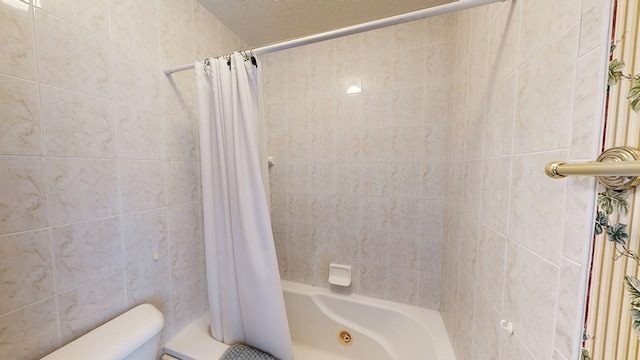 2104 Centenial Dr, Dothan, AL 36303 - full bathroom featuring shower / tub combo with curtain and toilet