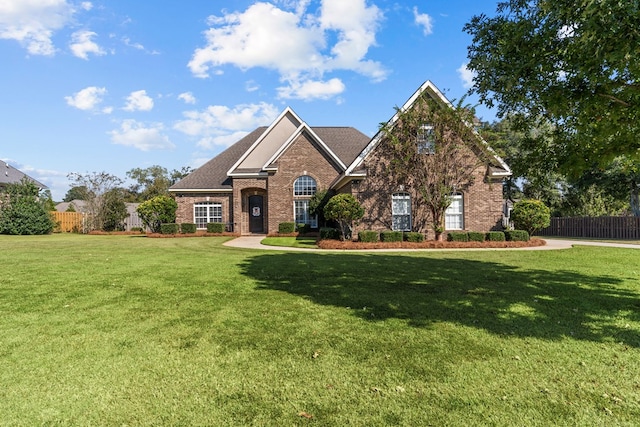 view of front facade featuring a front yard