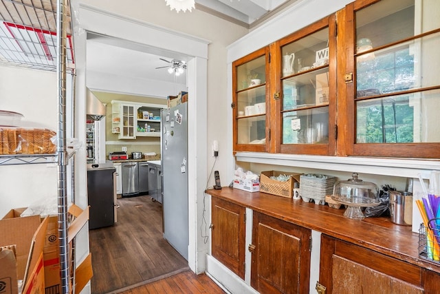 307 S Academy St, Geneva, AL 36340 - bar area featuring a ceiling fan, dark wood-style floors, freestanding refrigerator, and stainless steel dishwasher