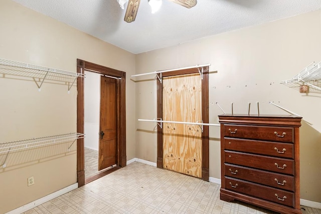 walk in closet with ceiling fan