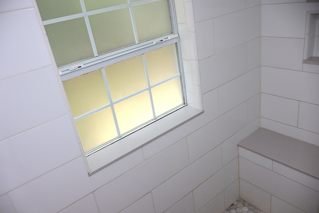 907 E Lee St, Enterprise, AL 36330 - bathroom with tiled shower