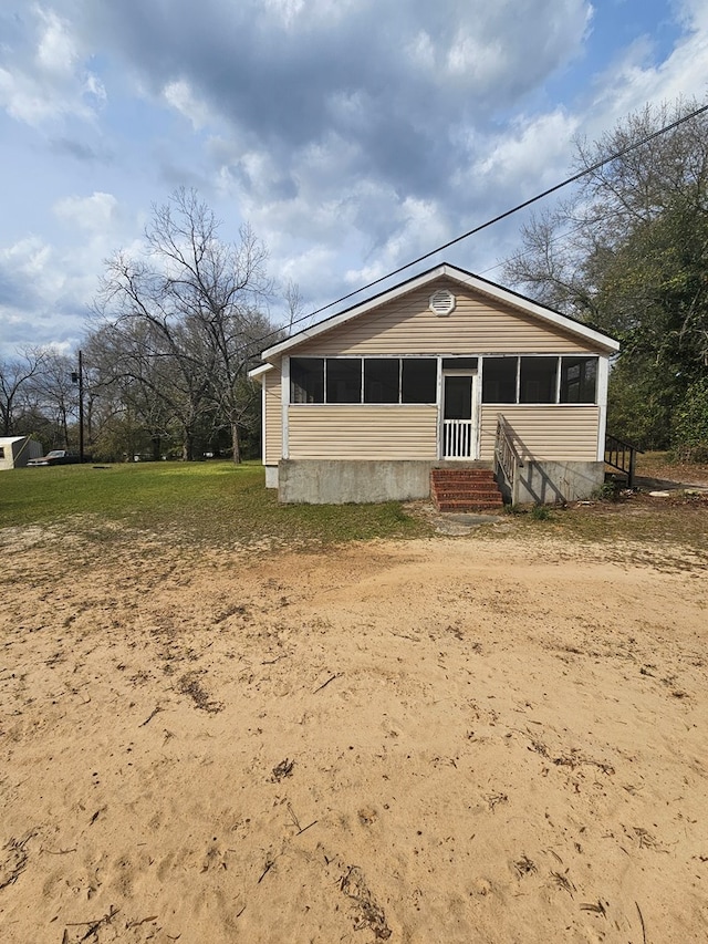 307 Rockhill Cir, Abbeville, AL 36310 - view of front of property featuring entry steps and a sunroom