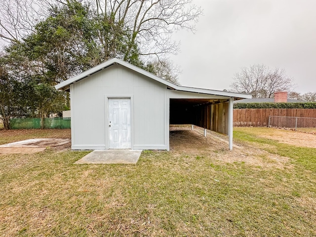 view of outdoor structure featuring a yard