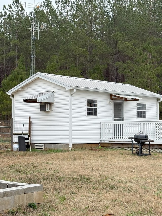 rear view of house featuring a lawn