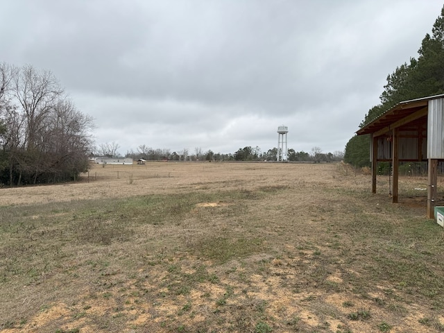 view of yard featuring a rural view