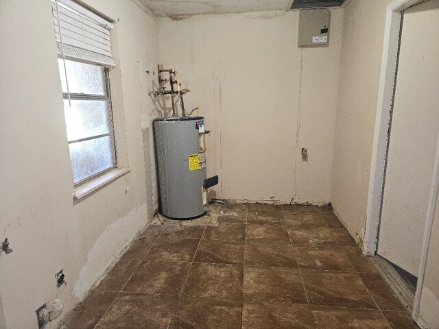 901 Grove St, Cottonwood, AL 36320 - utility room with electric water heater