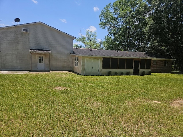 901 Grove St, Cottonwood, AL 36320 - back of property with a yard