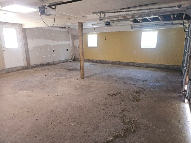 901 Grove St, Cottonwood, AL 36320 - basement featuring a garage