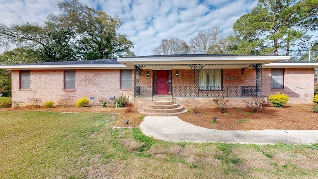 ranch-style home featuring a front lawn and a porch