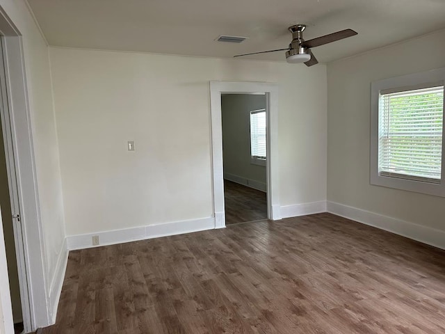 empty room featuring dark hardwood / wood-style floors and ceiling fan