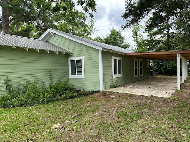 view of side of property with a yard and a carport