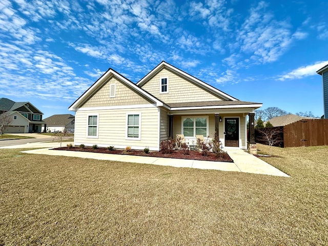 craftsman inspired home featuring a front yard