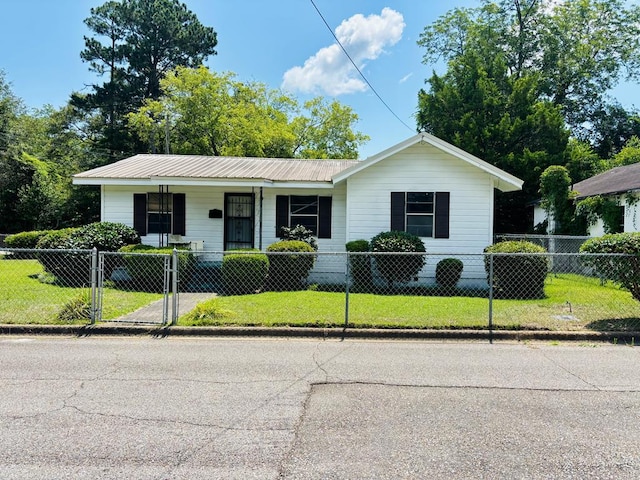 818 NE Parker St, Dothan, AL 36303 - photo 1