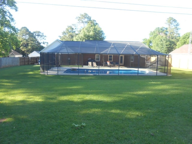 363 Vining Dr, Dothan, AL 36305 - back of property with glass enclosure