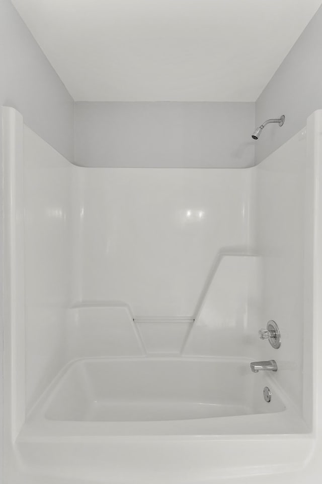 bathroom with washtub / shower combination