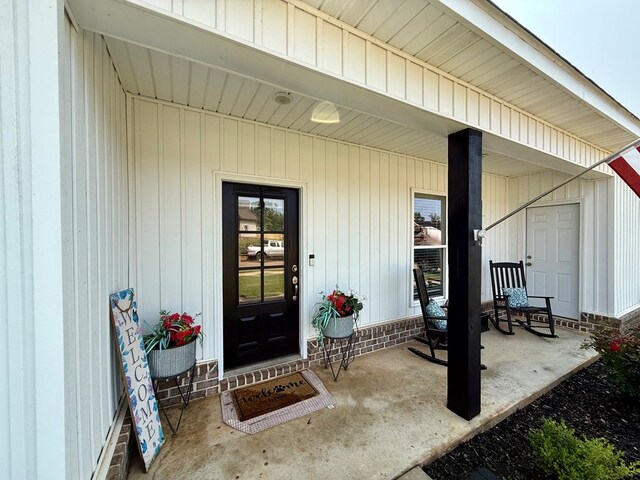 103 Neenan Dr, Enterprise, AL 36330 - view of exterior entry featuring a porch