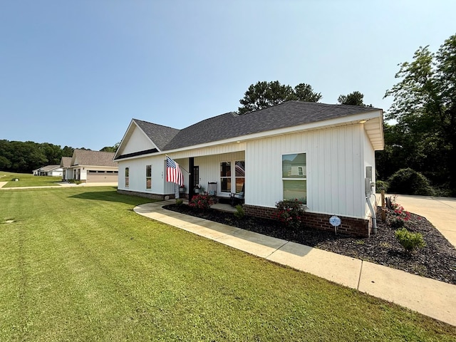 103 Neenan Dr, Enterprise, AL 36330 - modern farmhouse featuring a front yard, roof with shingles, and driveway